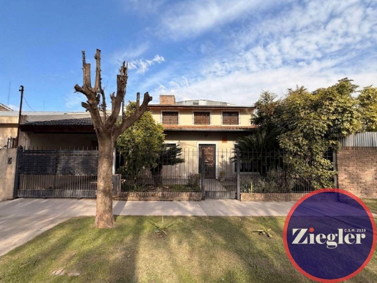 Casa en Venta con Cochera en Ingeniero Pablo Nogués, Gba Norte